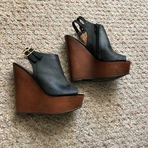 Black wedges